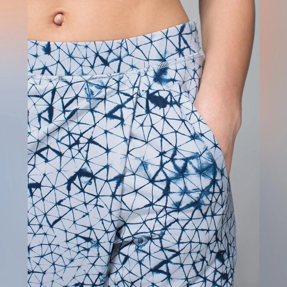 Lululemon Retreat Yogi Crop Star Crushed Silver Fox Deep Navy size 8 - Picture 5 of 12